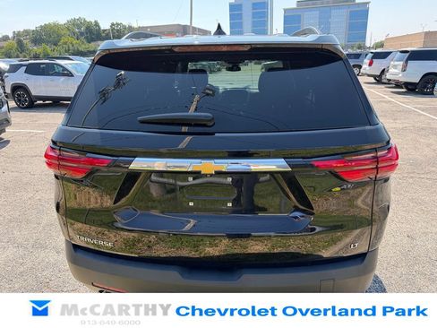 Used 2023 Chevrolet Traverse LT w/ LPO, Cargo Package FWD image 4