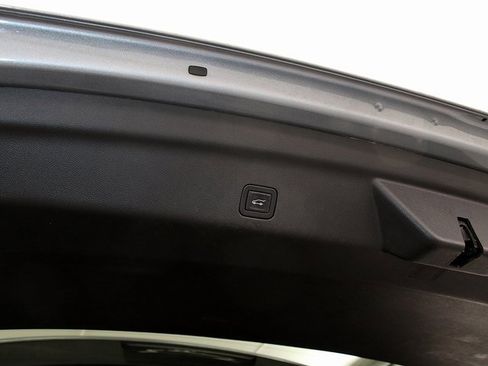 Used 2023 GMC Yukon XL Denali image 32