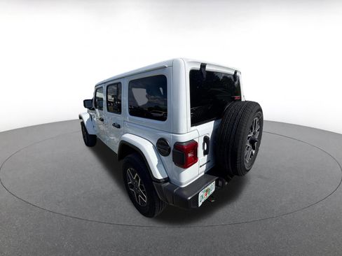 Used 2025 Jeep Wrangler Sahara AWD/4WD image 5