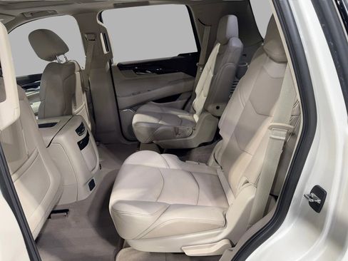 Used 2015 Cadillac Escalade Luxury image 24