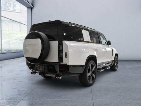 Used 2025 Land Rover Defender 130 V8 AWD/4WD image 6