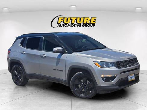 Used 2021 Jeep Compass Latitude FWD image 1