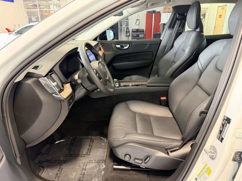 Used 2024 Volvo XC60 B5 Plus AWD/4WD image 10