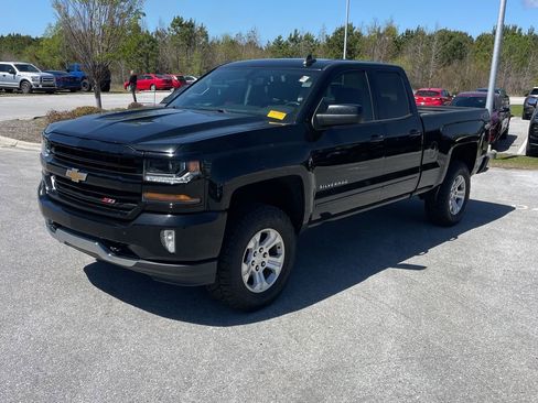 Used 2018 Chevrolet Silverado 1500 LT w/ All Star Edition image 9