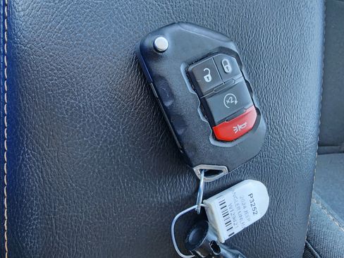 Used 2024 Jeep Wrangler Sahara image 29