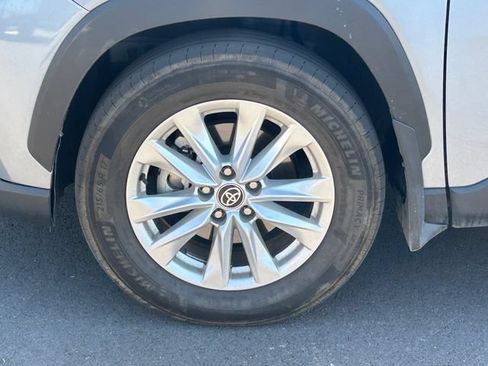 Used 2024 Toyota Corolla Cross LE FWD image 12