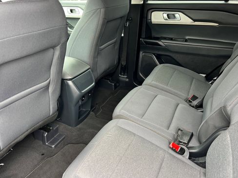 Used 2025 Ford Explorer Active image 12
