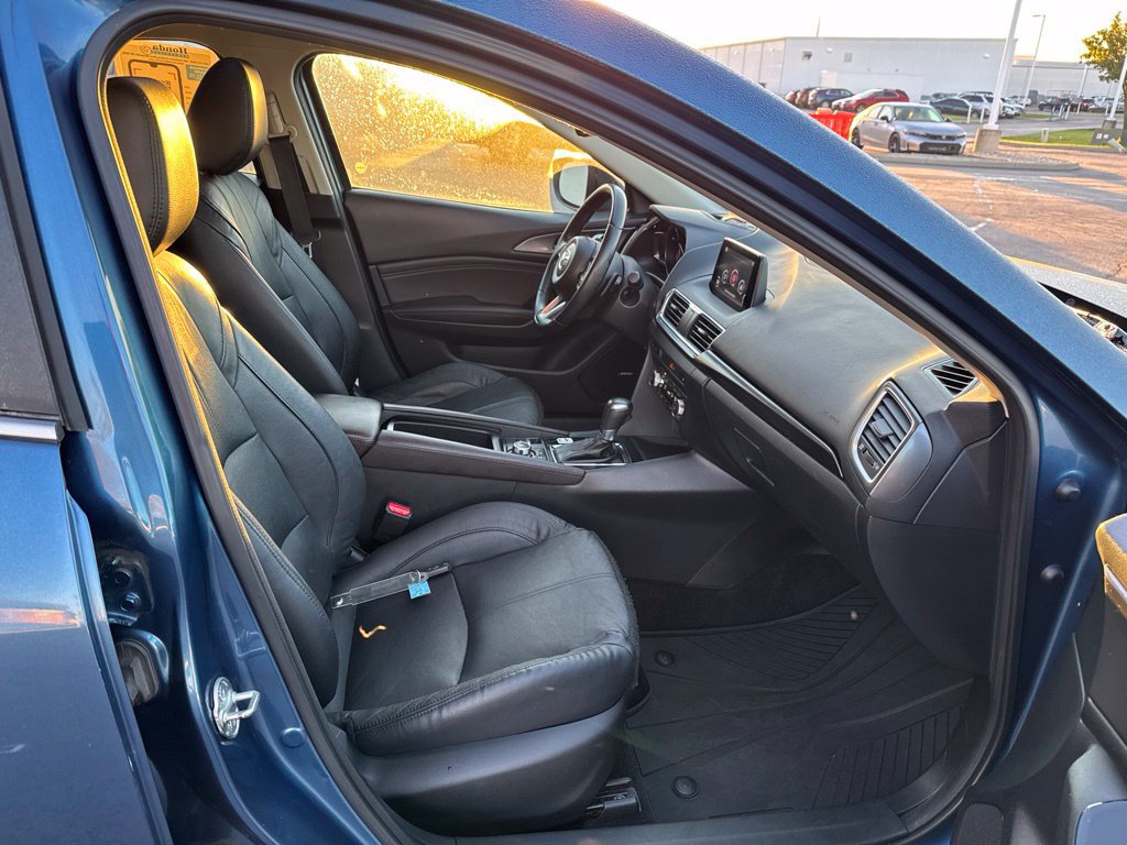 Used 2018 MAZDA MAZDA3 Grand Touring w/ Premium Equipment Package FWD image 41