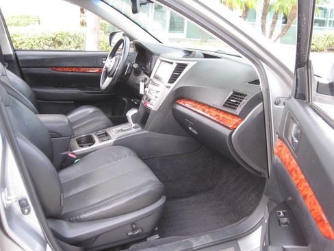 Used 2011 Subaru Outback 3.6R Limited image 25