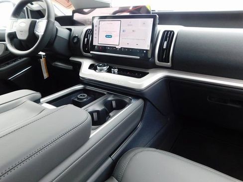 New 2026 Ford Expedition Active image 20