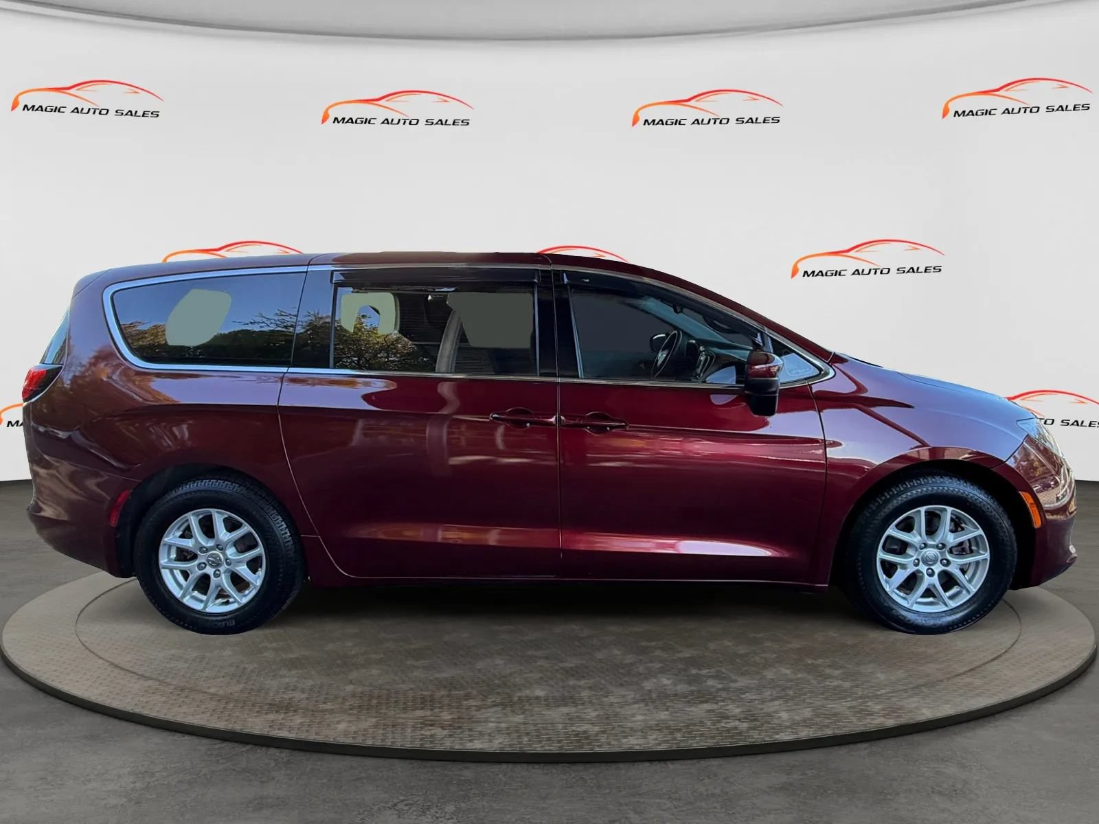 Used 2017 Chrysler Pacifica LX FWD image 6