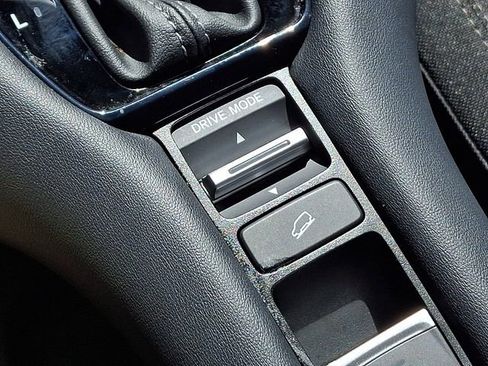 Used 2023 Honda HR-V LX image 25