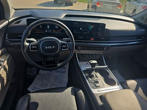 Used 2025 Kia Carnival FWD image 15