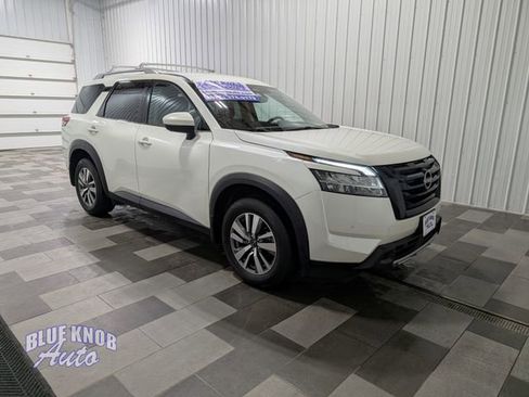 Used 2023 Nissan Pathfinder SL w/ Black Appearance Package AWD/4WD image 5