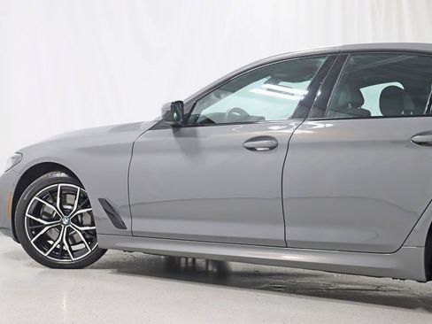 Used 2022 BMW 530i xDrive w/ M Sport Package image 12
