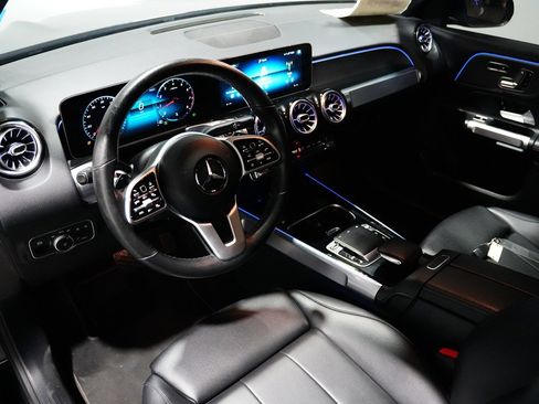 Used 2020 Mercedes-Benz GLB 250 4MATIC SUV image 13
