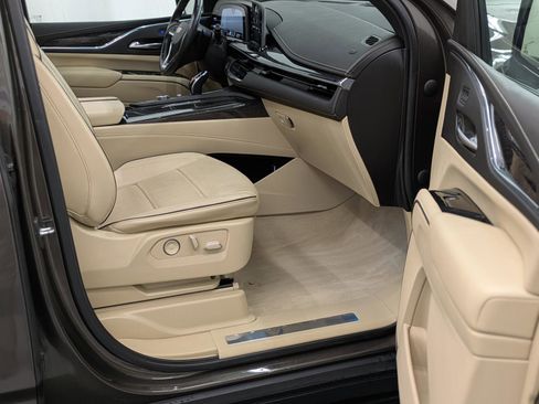 Used 2021 Cadillac Escalade Premium Luxury image 34