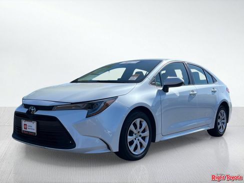 Certified 2025 Toyota Corolla LE FWD image 2