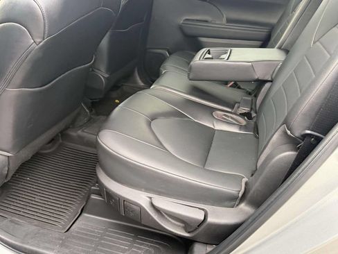 Used 2022 Toyota Highlander XLE FWD image 30