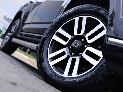 Used 2018 Toyota 4Runner Limited AWD/4WD image 19