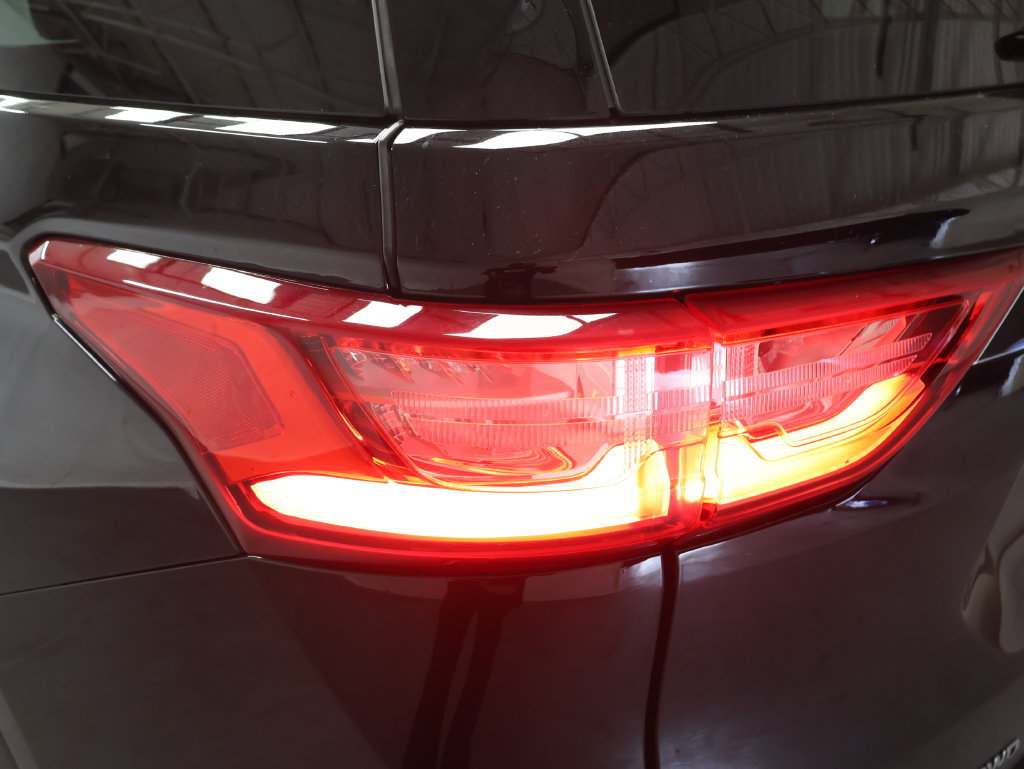 Used 2021 Chevrolet Traverse LT w/ LPO, Floor Liner Package AWD/4WD image 31