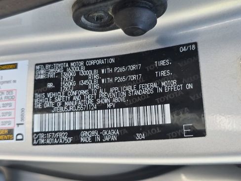 Used 2018 Toyota 4Runner SR5 AWD/4WD image 34
