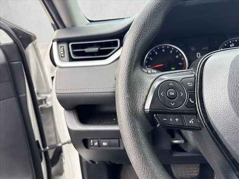Used 2021 Toyota RAV4 XLE AWD/4WD image 18