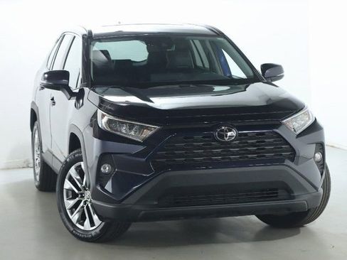 Used 2021 Toyota RAV4 XLE Premium image 2
