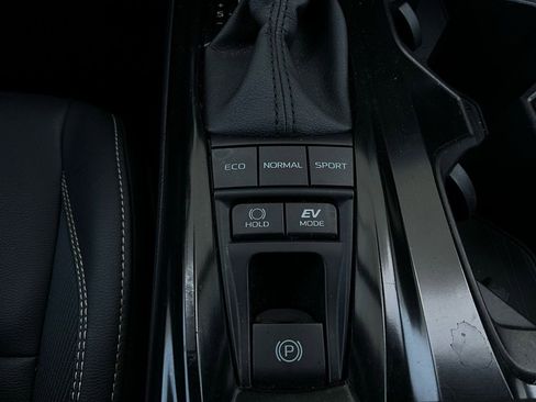 Used 2025 Toyota Camry SE image 23