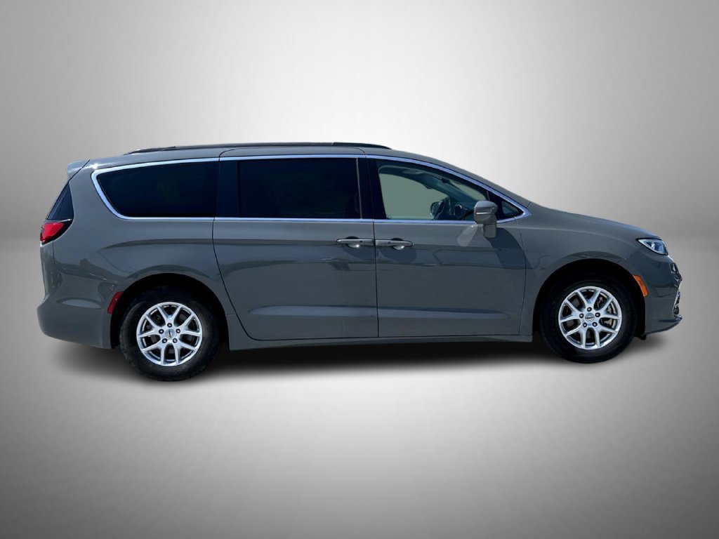 Used 2022 Chrysler Pacifica Touring-L FWD image 4