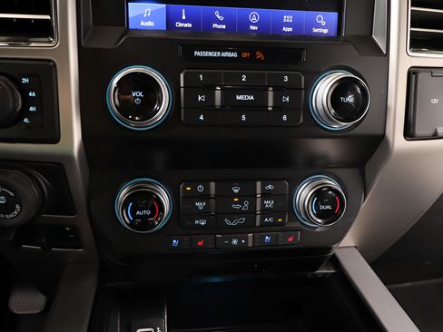 Used 2020 Ford F150 Platinum w/ Technology Package AWD/4WD image 9