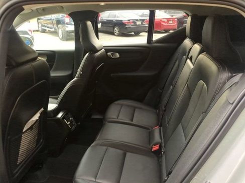 Used 2025 Volvo XC40 B5 Plus image 14