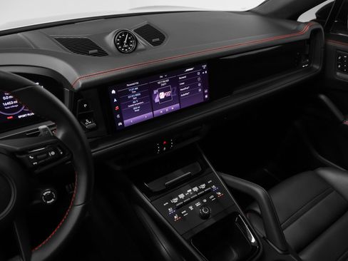 Certified 2025 Porsche Cayenne GTS AWD/4WD image 41