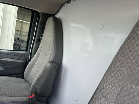 Used 2015 Chevrolet Express 3500 RWD image 19