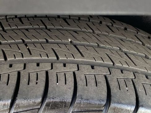 Used 2019 Jeep Renegade Latitude FWD image 33