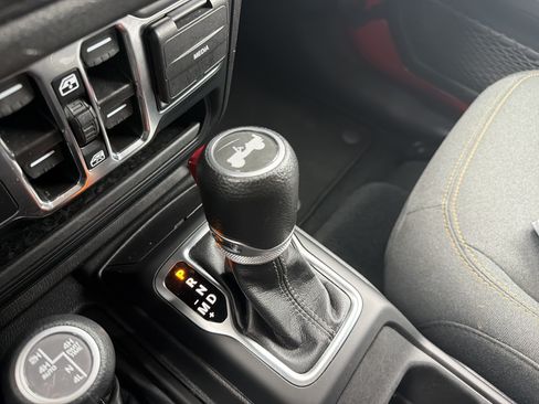 Used 2024 Jeep Wrangler Unlimited AWD/4WD image 25