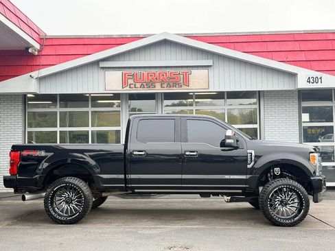 Used 2017 Ford F250 Platinum w/ FX4 Off-Road Package AWD/4WD image 2