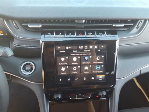 Used 2023 Jeep Grand Cherokee Laredo X image 20