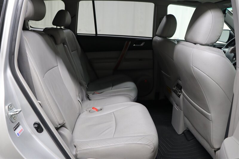 Used 2010 Toyota Highlander Limited AWD/4WD image 24
