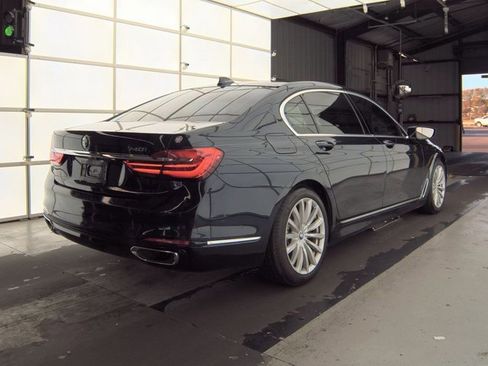 Used 2018 BMW 740i image 2