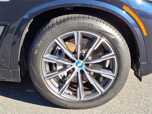 Used 2023 BMW X5 xDrive45e w/ M Sport Package image 11