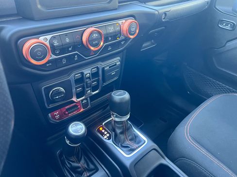Used 2021 Jeep Gladiator Mojave w/ Cold Weather Group AWD/4WD image 21