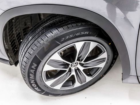 Used 2020 Toyota Highlander XLE FWD image 10