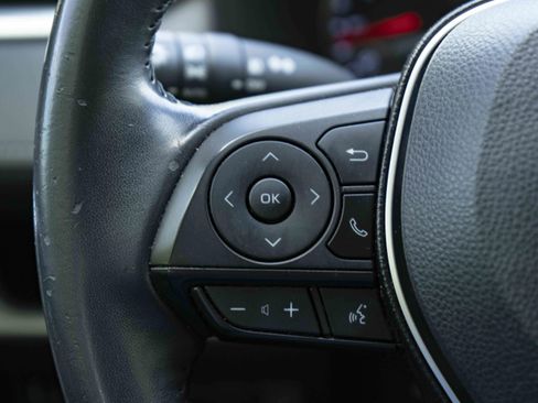 Used 2019 Toyota RAV4 XLE Premium image 20