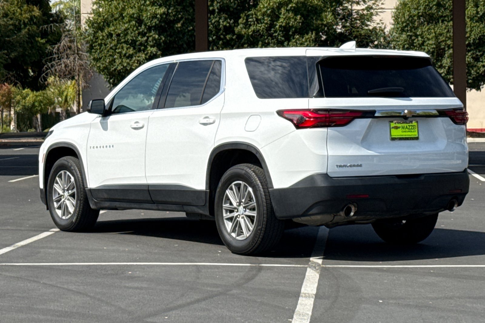 Used 2023 Chevrolet Traverse LS FWD image 3