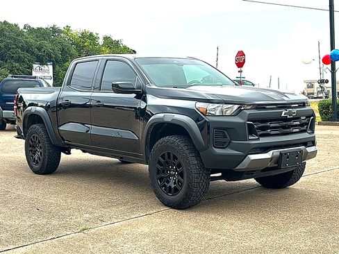 Used 2023 Chevrolet Colorado Trail Boss w/ Technology Package AWD/4WD image 10
