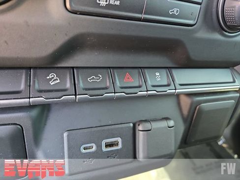 Used 2021 Chevrolet Silverado 1500 Custom Trail Boss AWD/4WD image 10