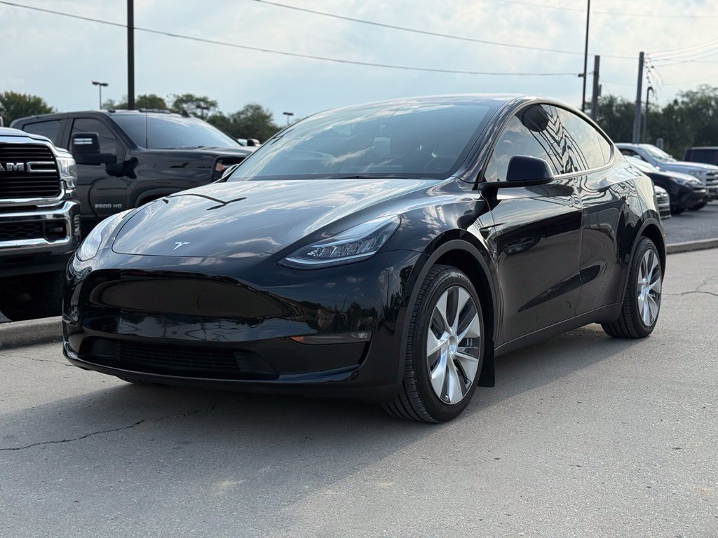 Used 2022 Tesla Model Y Long Range AWD/4WD image 2