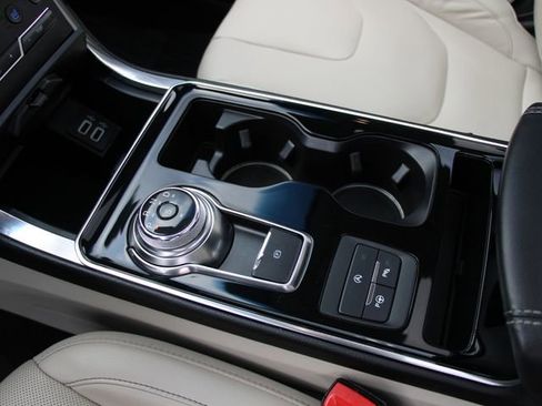 Used 2019 Ford Edge Titanium w/ Equipment Group 301A image 23