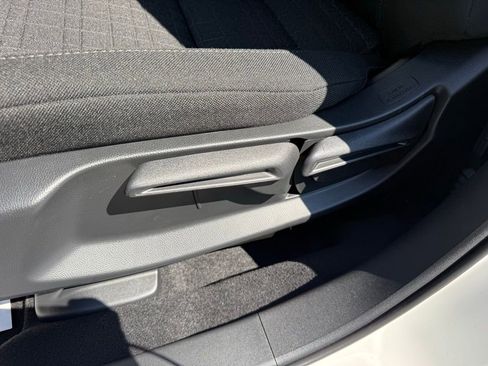 New 2026 Honda HR-V LX image 12